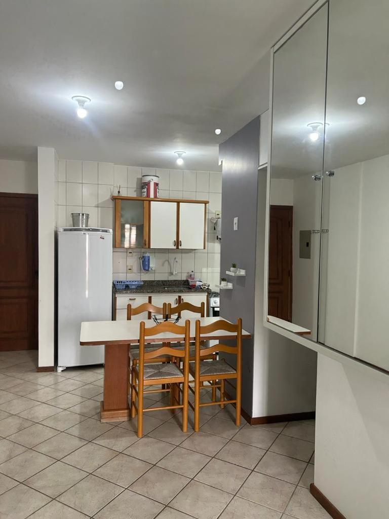 Apto Com Churrasqueira - 60 Metros Do Mar!!! Canasvieiras Florianopolis Exterior photo