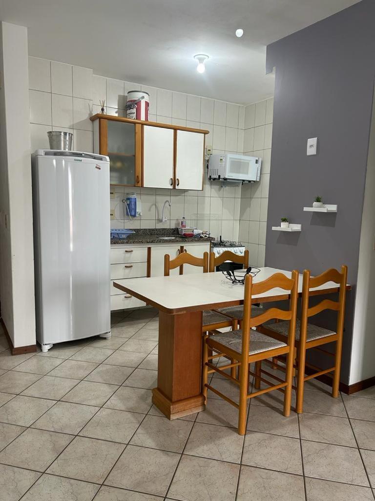 Apto Com Churrasqueira - 60 Metros Do Mar!!! Canasvieiras Florianopolis Exterior photo